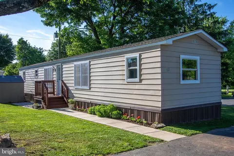 22 Patton Dr, Honey Brook, PA 19344