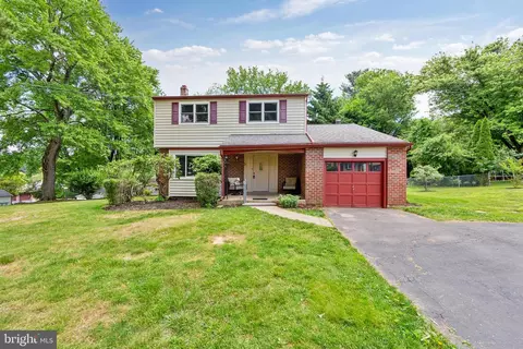 112 Lakeview Dr, Exton, PA 19341
