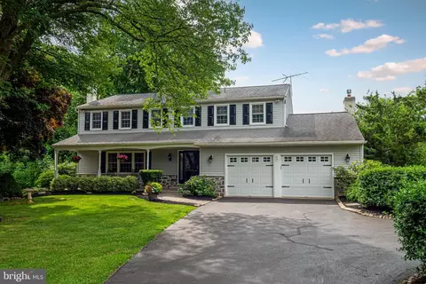 13 Brookmont Dr, Malvern, PA 19355
