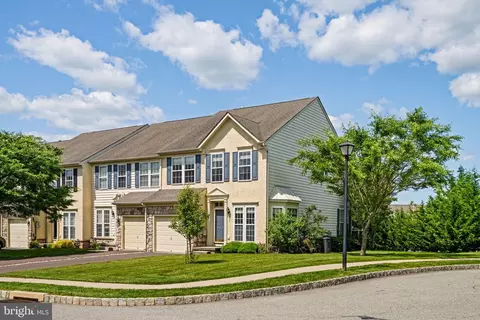 38 Bayberry Ln, Pottstown, PA 19465