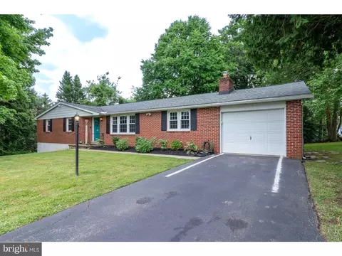3 Buttonwood Dr, West Grove, PA 19390
