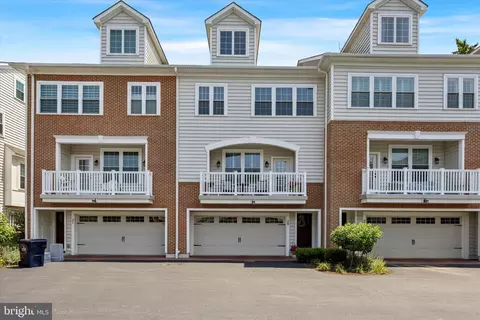 29 Village Sq, Paoli, PA 19301