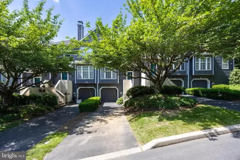 305 Driftwood Ln, Downingtown, PA 19335