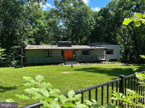 1390 Horseshoe Trl, Malvern, PA 19355