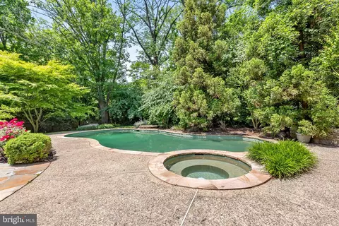 Exterior - 363 Pond View Rd, Devon, PA 19333 photo 10 of 13