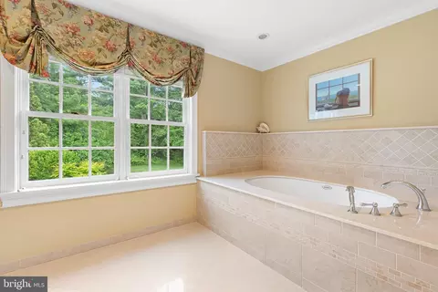 Bath - 363 Pond View Rd, Devon, PA 19333 photo 4 of 7