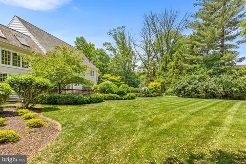 Exterior - 363 Pond View Rd, Devon, PA 19333 photo 4 of 13