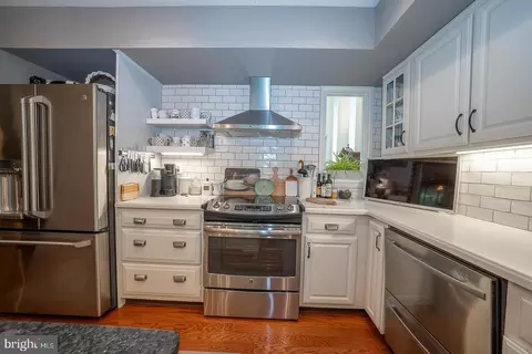 Kitchen - 8 Sugar Knoll Dr, Devon, PA 19333 photo 3 of 5