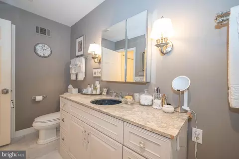 Bath - 8 Sugar Knoll Dr, Devon, PA 19333 photo 3 of 9