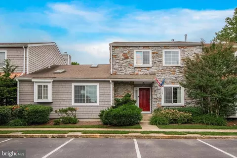 4 Lantern Ln, Chesterbrook, PA 19087 photo 2