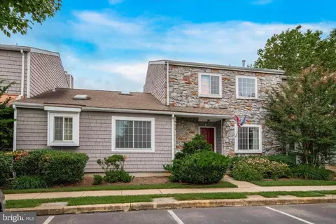 4 Lantern Ln, Chesterbrook, PA 19087