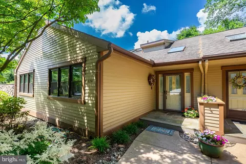 674 Heatherton Ln, West Chester, PA 19380