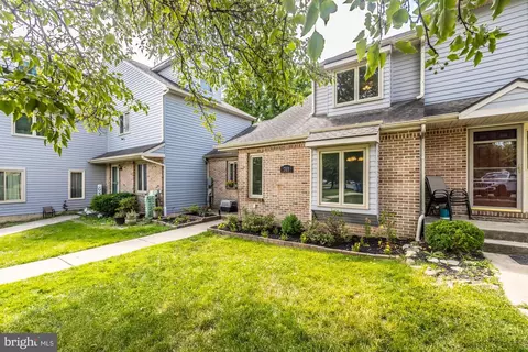 703 Pinebrooke Cir, Downingtown, PA 19335