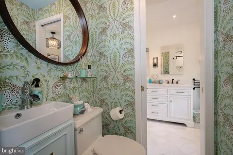 Bath - 532 Timber Ln, Devon, PA 19333 photo 4 of 6