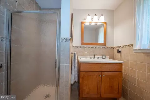 Bath - 532 Timber Ln, Devon, PA 19333 photo 1 of 6