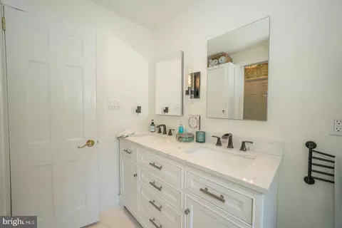 Bath - 532 Timber Ln, Devon, PA 19333 photo 3 of 6
