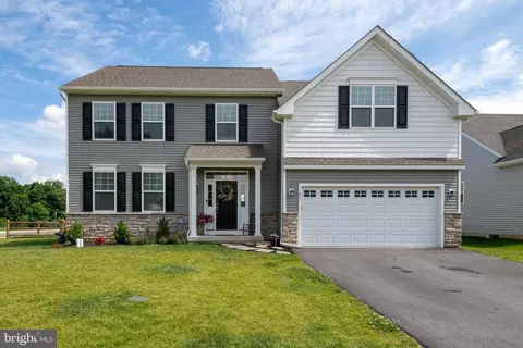 103 Petrelia Dr, Honey Brook, PA 19344