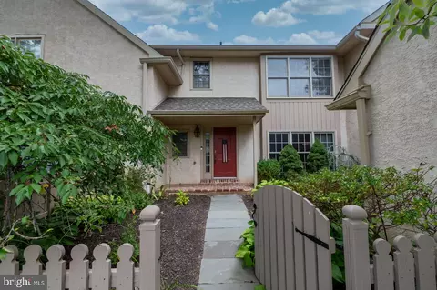 421 Chandlee Dr, Berwyn, PA 19312