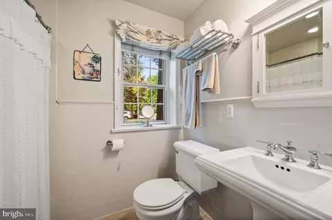 Bath - 78 Crestline Rd, Wayne, PA 19087 photo 1 of 3