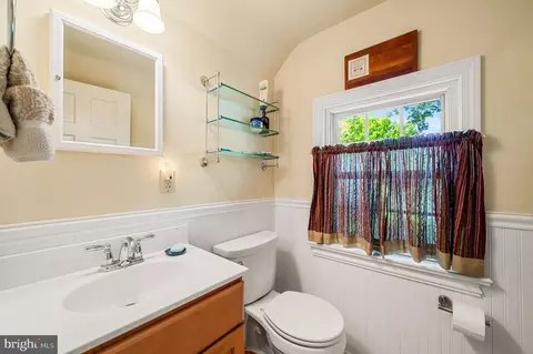 Bath - 78 Crestline Rd, Wayne, PA 19087 photo 3 of 3