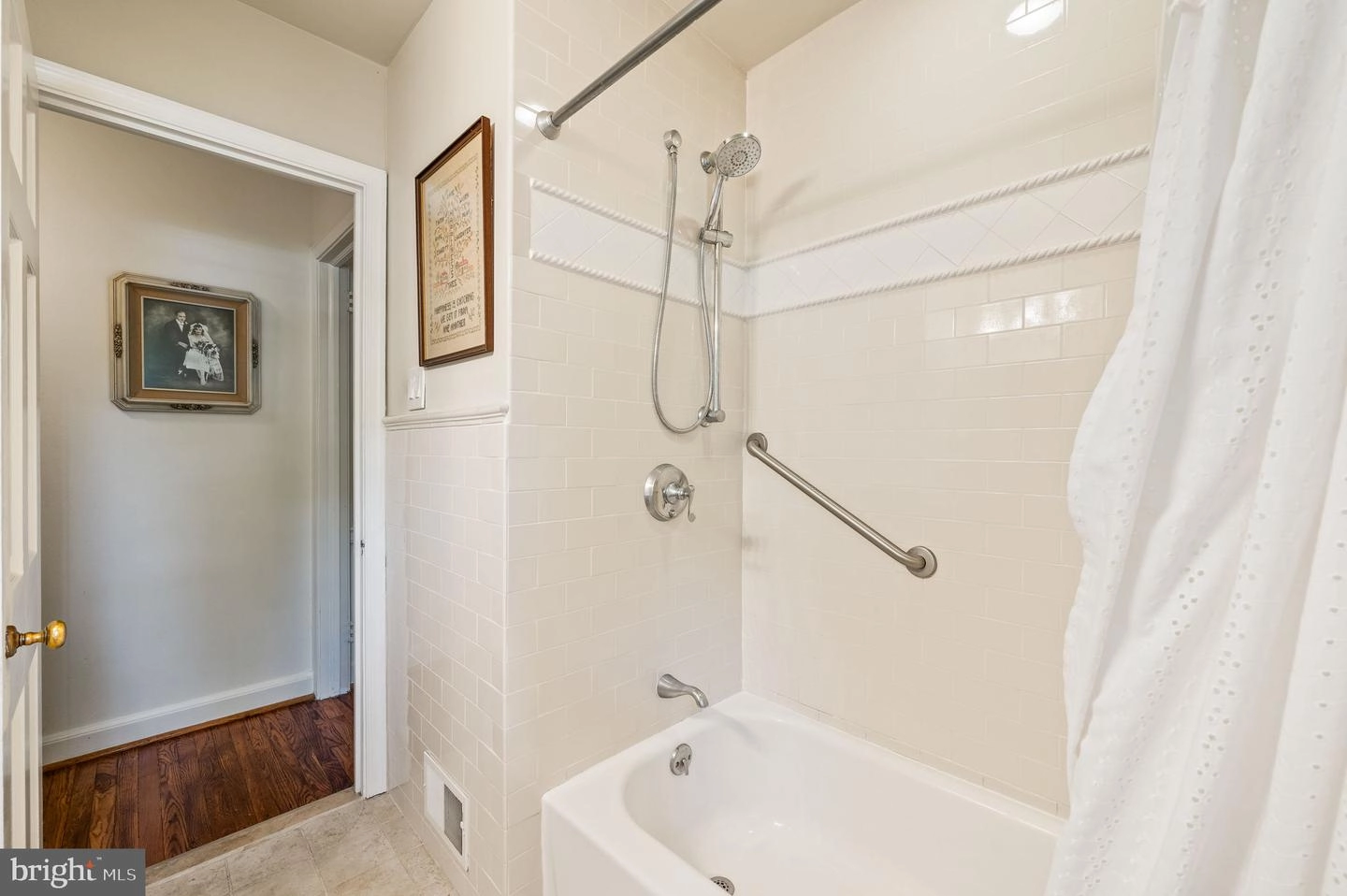 Bath - 78 Crestline Rd, Wayne, PA 19087 photo 2 of 3