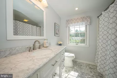Bath - 542 Tory Hill Rd, Devon, PA 19333 photo 4 of 5