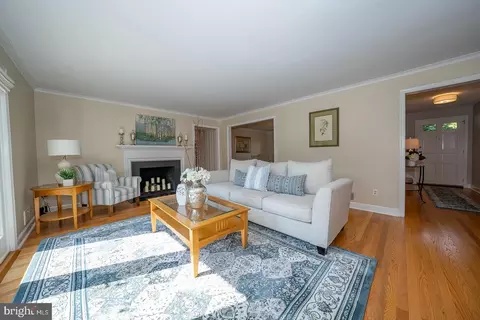 Living - 542 Tory Hill Rd, Devon, PA 19333 photo 2 of 7