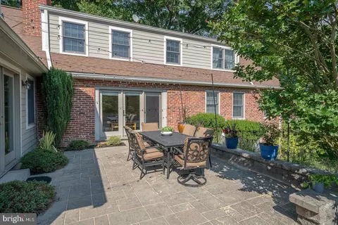 Exterior - 542 Tory Hill Rd, Devon, PA 19333 photo 4 of 10