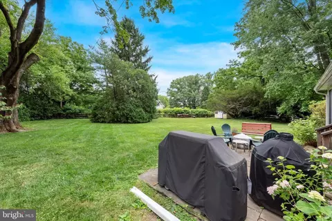 Exterior - 209 Anthony Wayne Dr, Wayne, PA 19087 photo 4 of 6