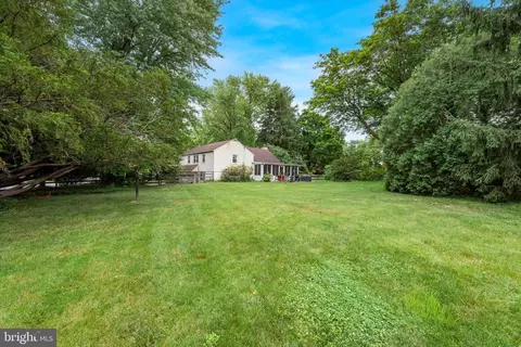 Exterior - 209 Anthony Wayne Dr, Wayne, PA 19087 photo 5 of 6