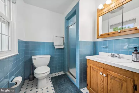 Bath - 209 Anthony Wayne Dr, Wayne, PA 19087 photo 2 of 2