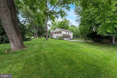 Exterior - 209 Anthony Wayne Dr, Wayne, PA 19087 photo 6 of 6