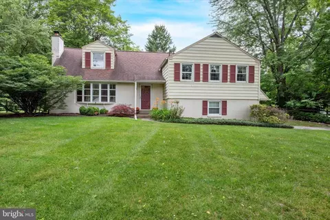 209 Anthony Wayne Dr, Wayne, PA 19087