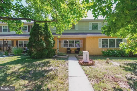 302 Carlyn Ct, Downingtown, PA 19335