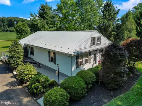 402 Frog Hollow Rd, Oxford, PA 19363