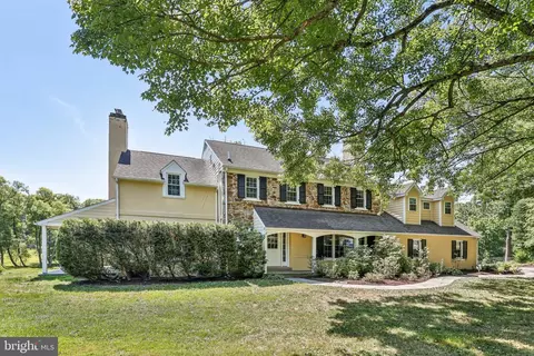 2540 White Horse Rd, Berwyn, PA 19312