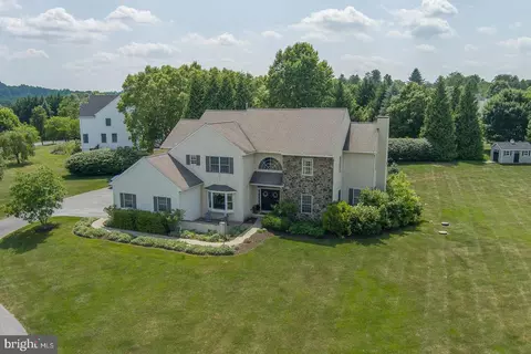 121 Waterview Dr, Glenmoore, PA 19343
