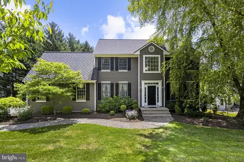 2 Lake Shore Ln, Landenberg, PA 19350