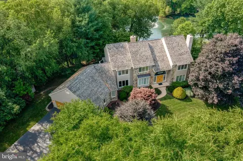 1220 Fieldstone Dr, West Chester, PA 19382