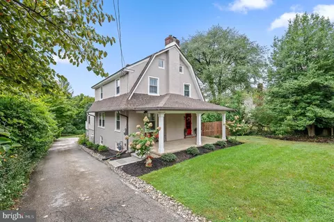 402 W Conestoga Rd #402, Devon, PA 19333