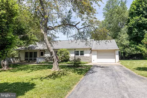 735 Reeceville Rd, Coatesville, PA 19320
