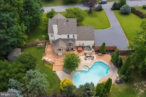 10 Fox Farm Ln, Downingtown, PA 19335