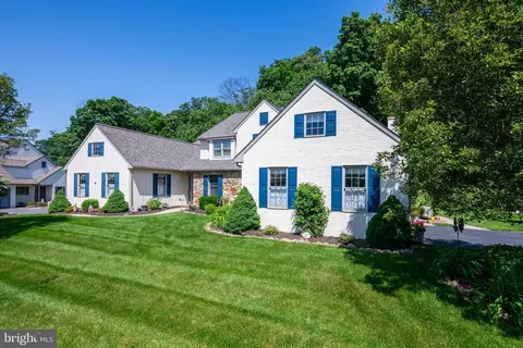 512 Kennelwoods Dr, Elverson, PA 19520