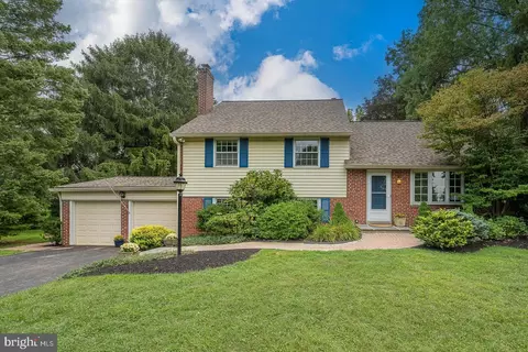679 Wallace Dr, Wayne, PA 19087