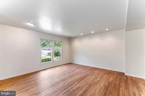 Living - 33 Independence Pl, Chesterbrook, PA 19087 photo 3 of 8