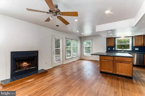 Living - 33 Independence Pl, Chesterbrook, PA 19087 photo 7 of 8