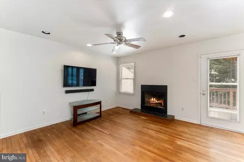 Living - 33 Independence Pl, Chesterbrook, PA 19087 photo 6 of 8