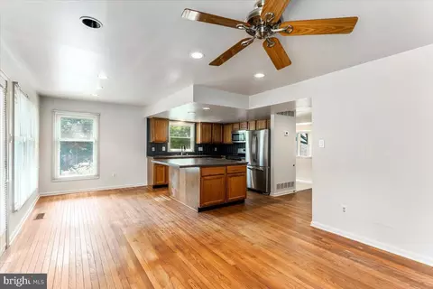 Living - 33 Independence Pl, Chesterbrook, PA 19087 photo 5 of 8