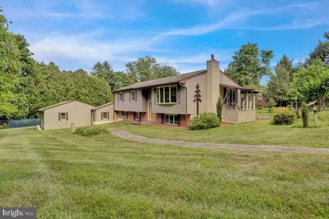 1021 Schoolhouse Rd, Pottstown, PA 19465