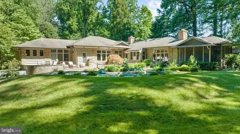 Exterior - 342 Sugartown Rd, Devon, PA 19333 photo 5 of 10